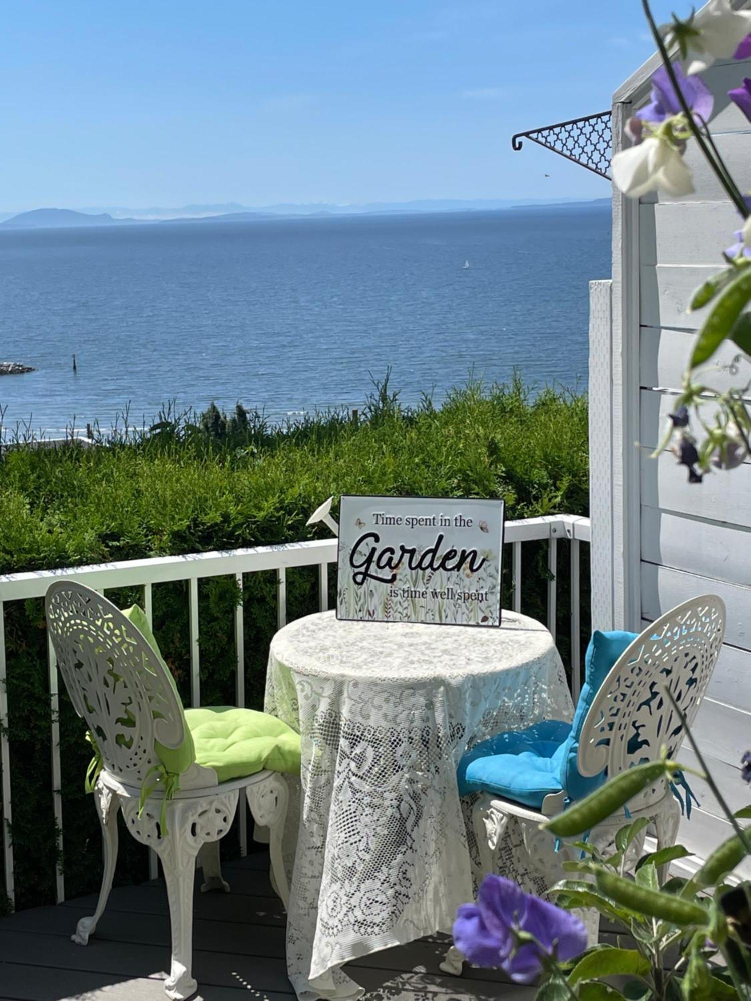 Donna'S Bed & Breakfast White Rock Exterior photo